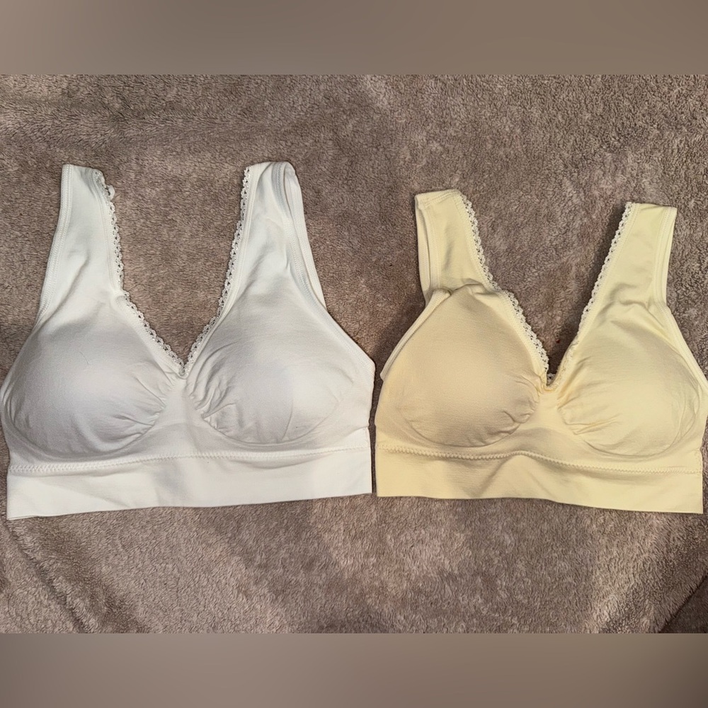 Genie Bra with lace trim.. Size XS-S- 2 pack